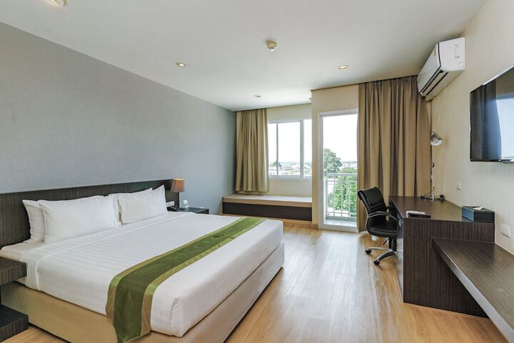 Room 3 of 34
