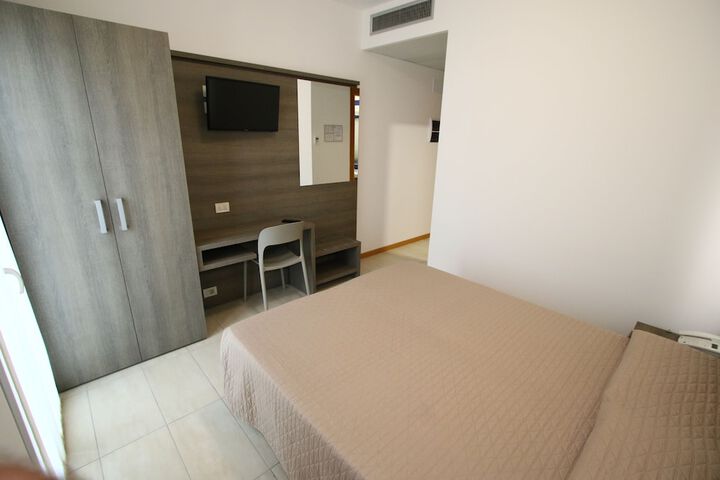 Room 14 of 73