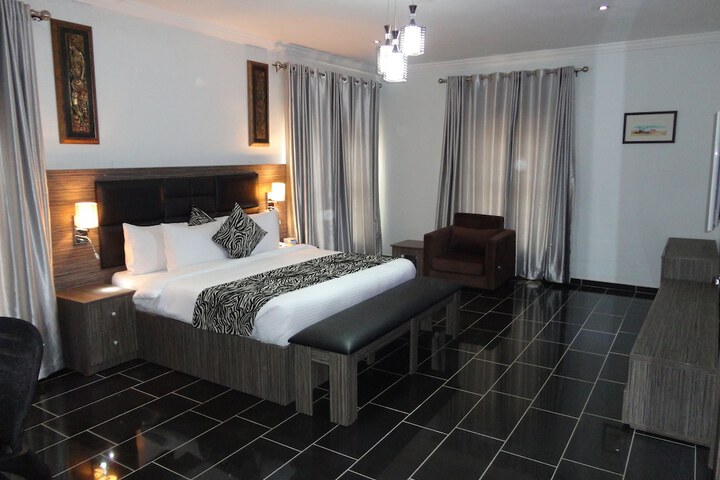 Room 2 of 17
