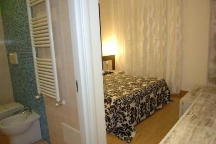 Room 10 of 43