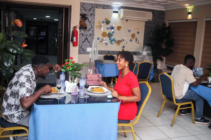 Dining 49 of 51