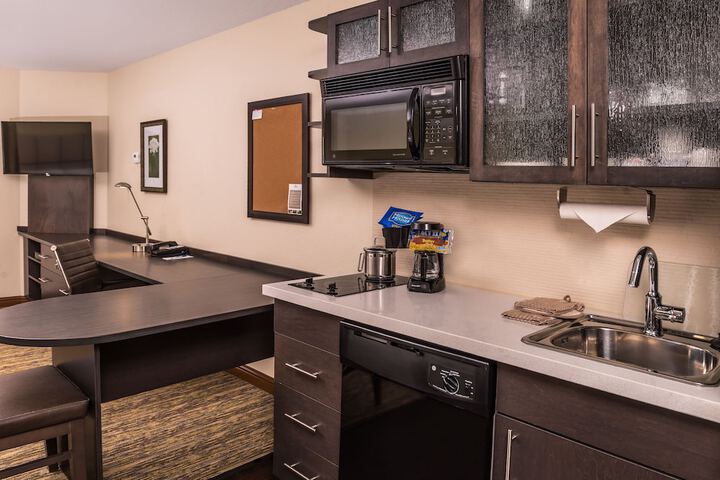 1 Queen Studio Suite Full Kitchen (2 of 9)
