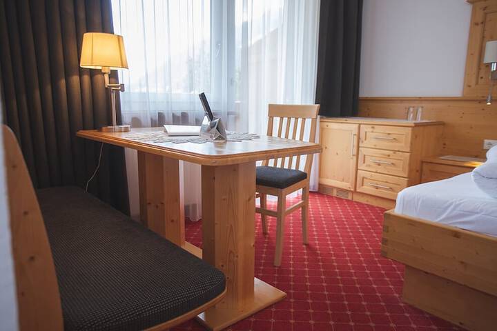 Room 6 of 82