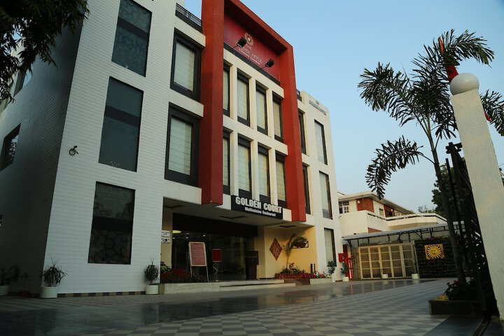 Image of The Golden Apple