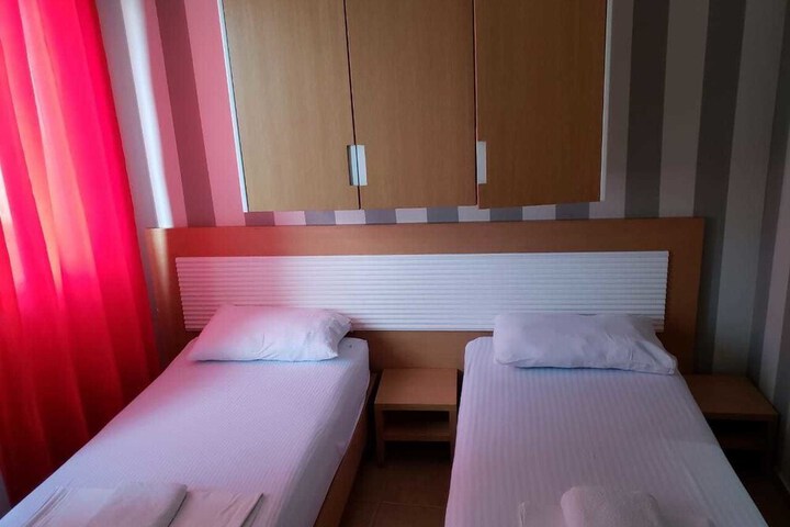 Room 13 of 48