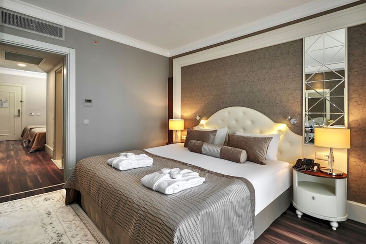 Room 8 of 74