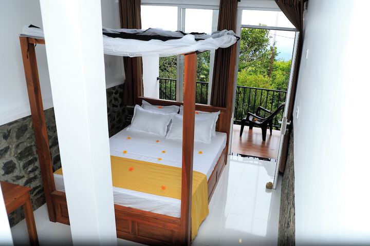 Room 5 of 14