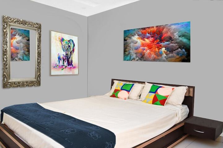 Room 4 of 12