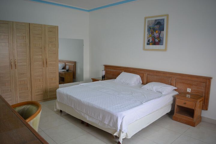 Room 3 of 34