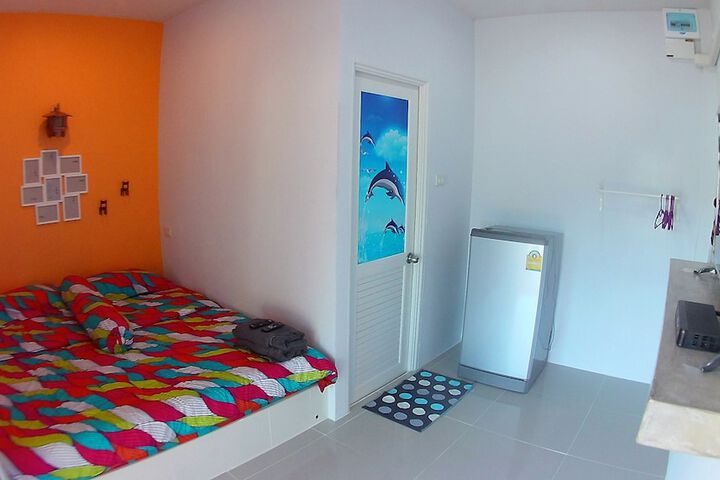 Room 5 of 18