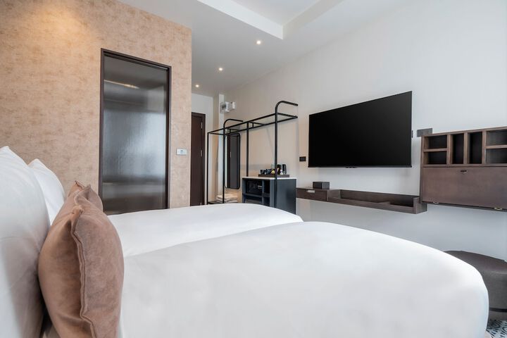 Room 9 of 39