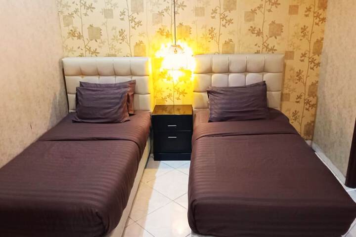 Room 17 of 35