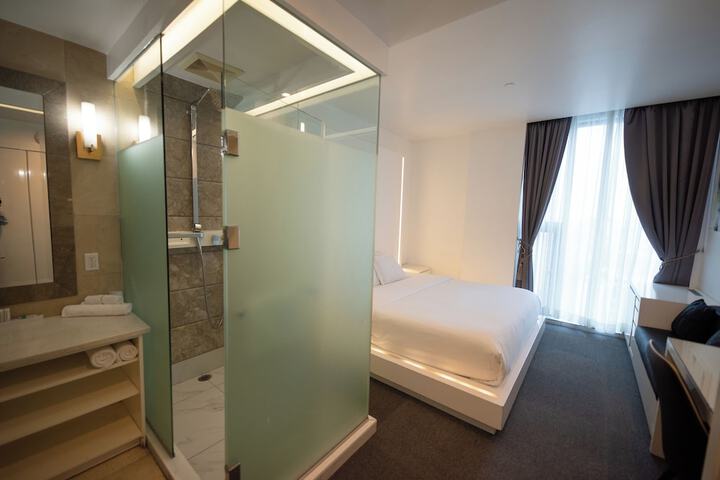 Deluxe King Bed Balcony (5 of 51)