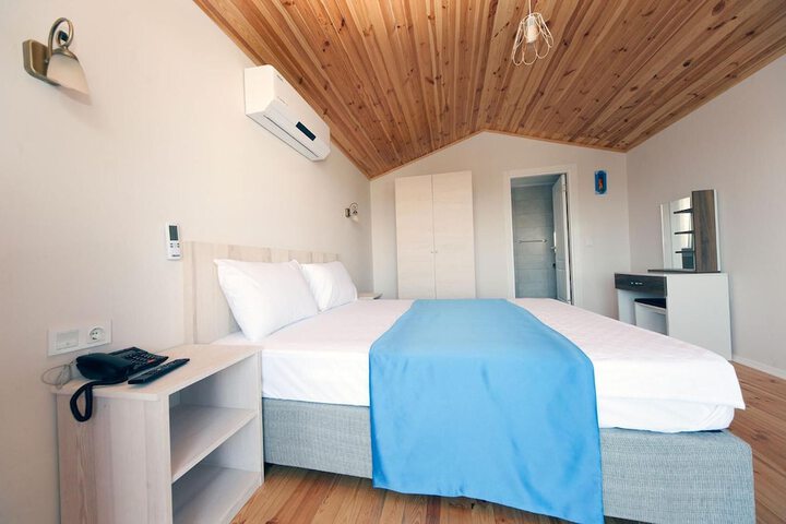 Room 16 of 60