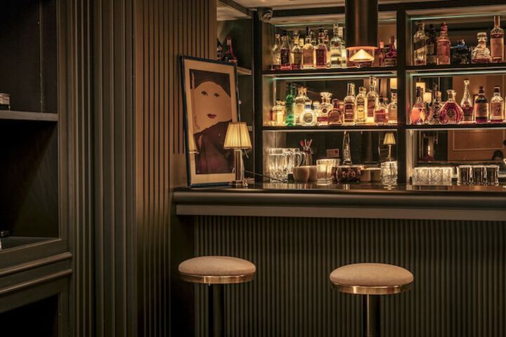 Lounge 56 of 63
