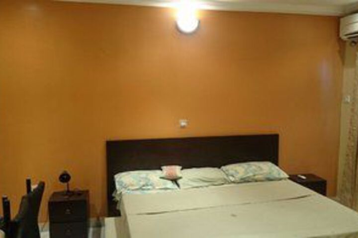 Room 17 of 33