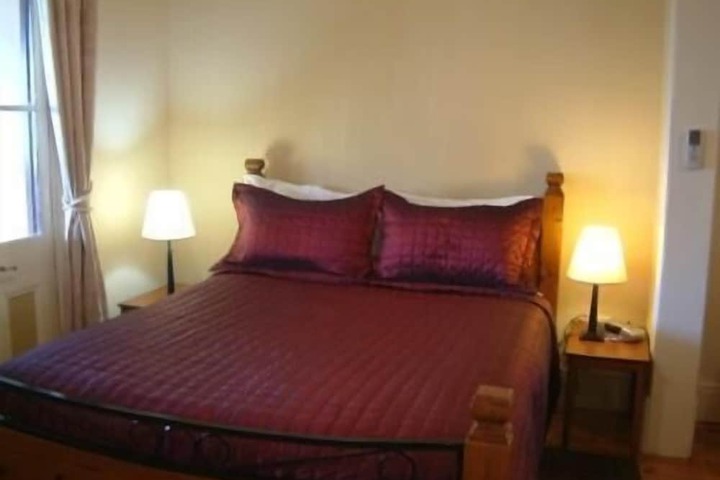 Room 5 of 10