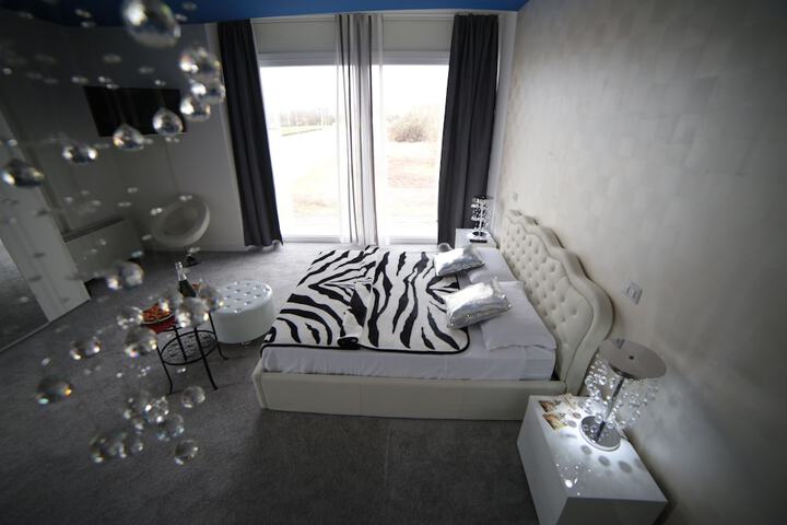 Room 10 of 41