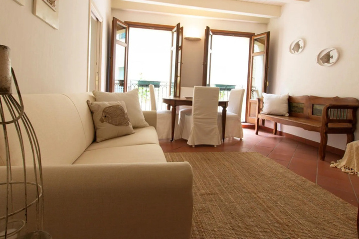 Room 4 of 15