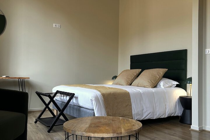 Room 28 of 136