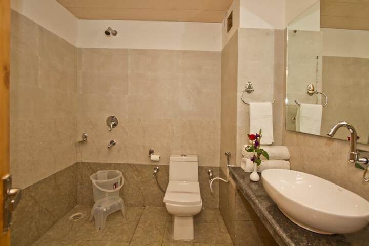 Room 7 of 8