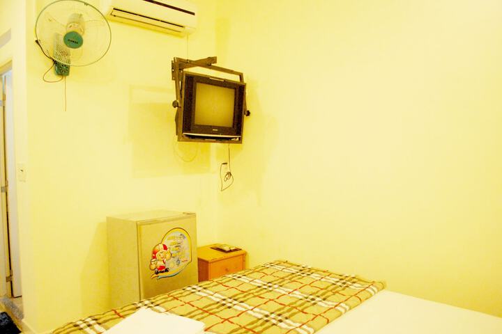 Room 3 of 32