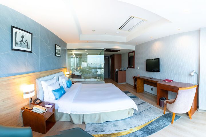 Room 27 of 133