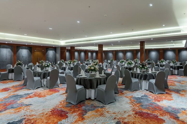 Ballroom/Hall 46 of 69