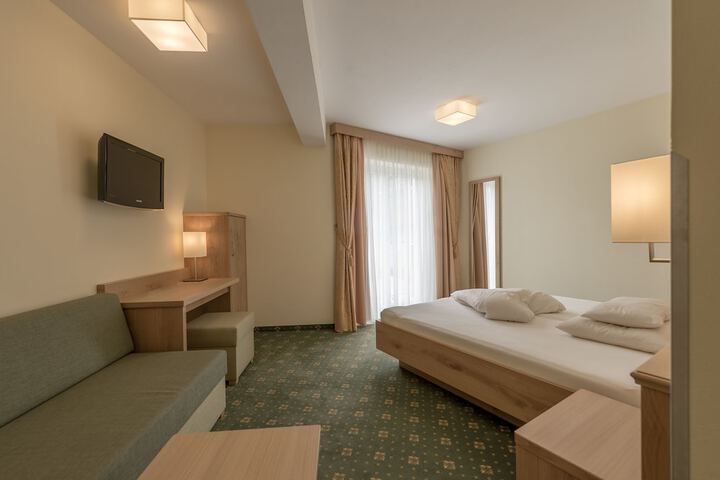 Room 10 of 45