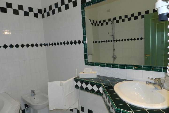 Room 53 of 108