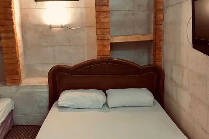 Room 3 of 20