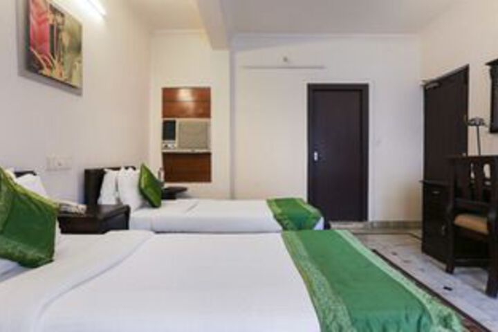 Room 15 of 50