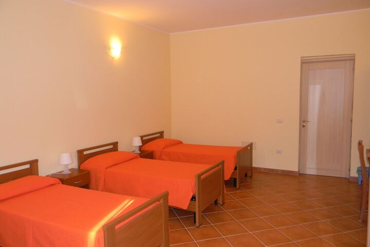 Room 4 of 65