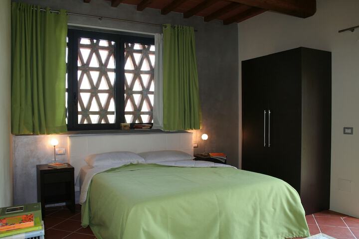 Room 4 of 63