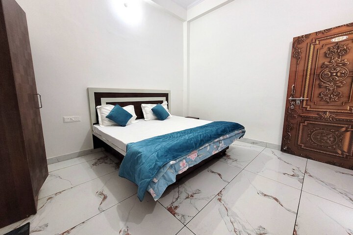 Room 6 of 14