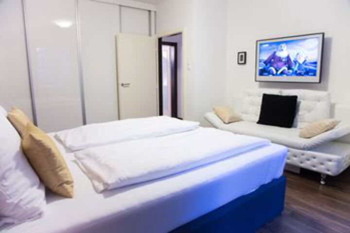 Room 12 of 21