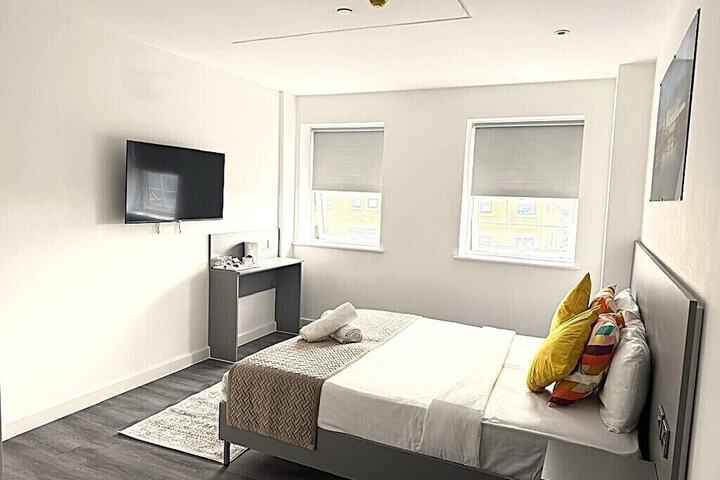 Room 13 of 27