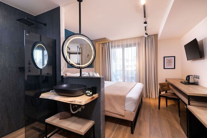 Room 8 of 17