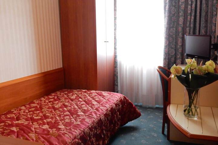 Room 16 of 42