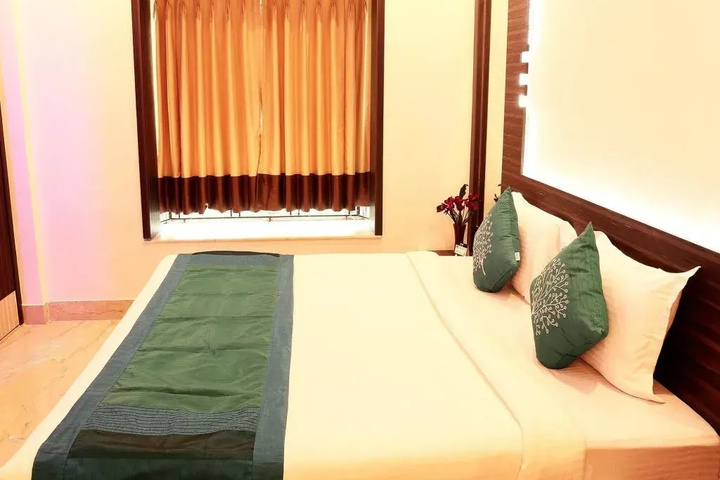 Room 4 of 20