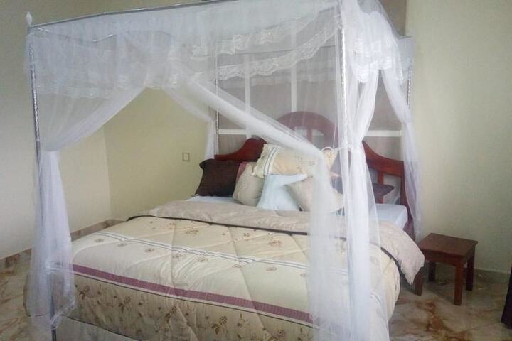 Room 4 of 76