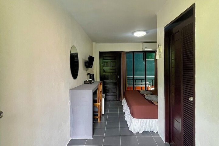 Room 28 of 60