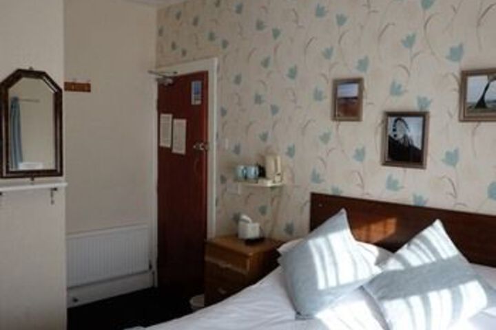 Room 13 of 30