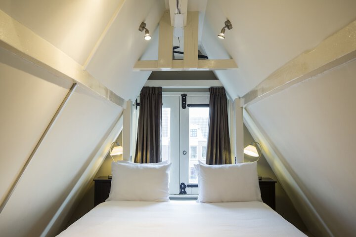 Room 12 of 80