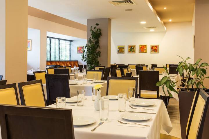 Dining 49 of 76