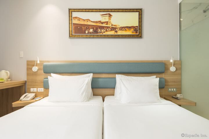 Room 4 of 40