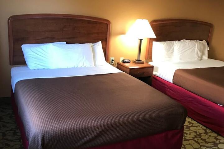 2 Queen Beds (4 of 5)