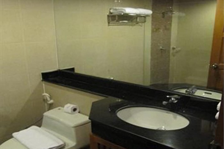Room 9 of 19