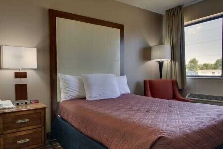 2 Double Beds (14 of 26)