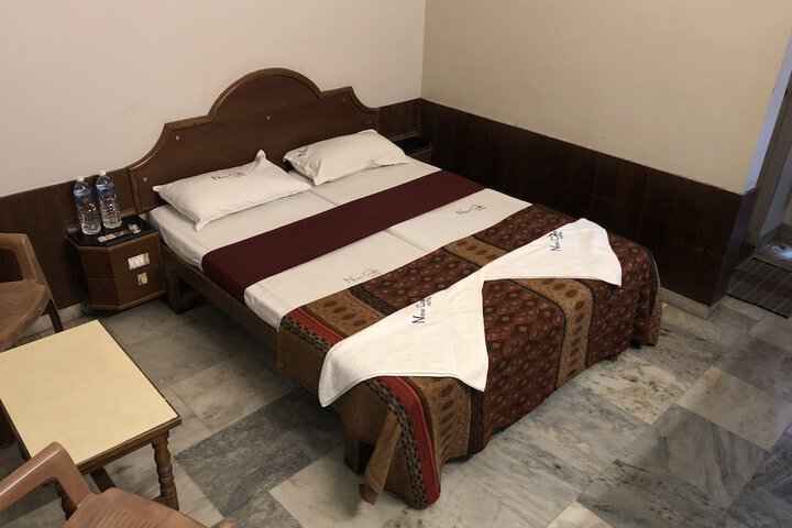 Room 9 of 33